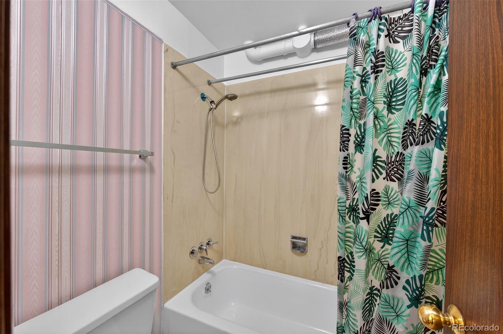 384 S Ironton Street Aurora CO 80012