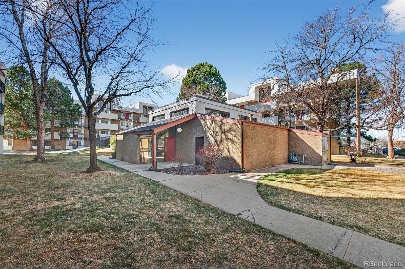 384 S Ironton Street Aurora CO 80012