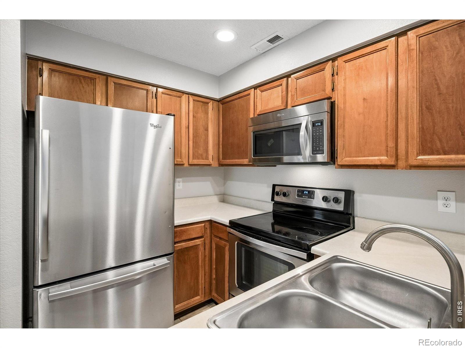 846 S Vance Street Lakewood CO 80226