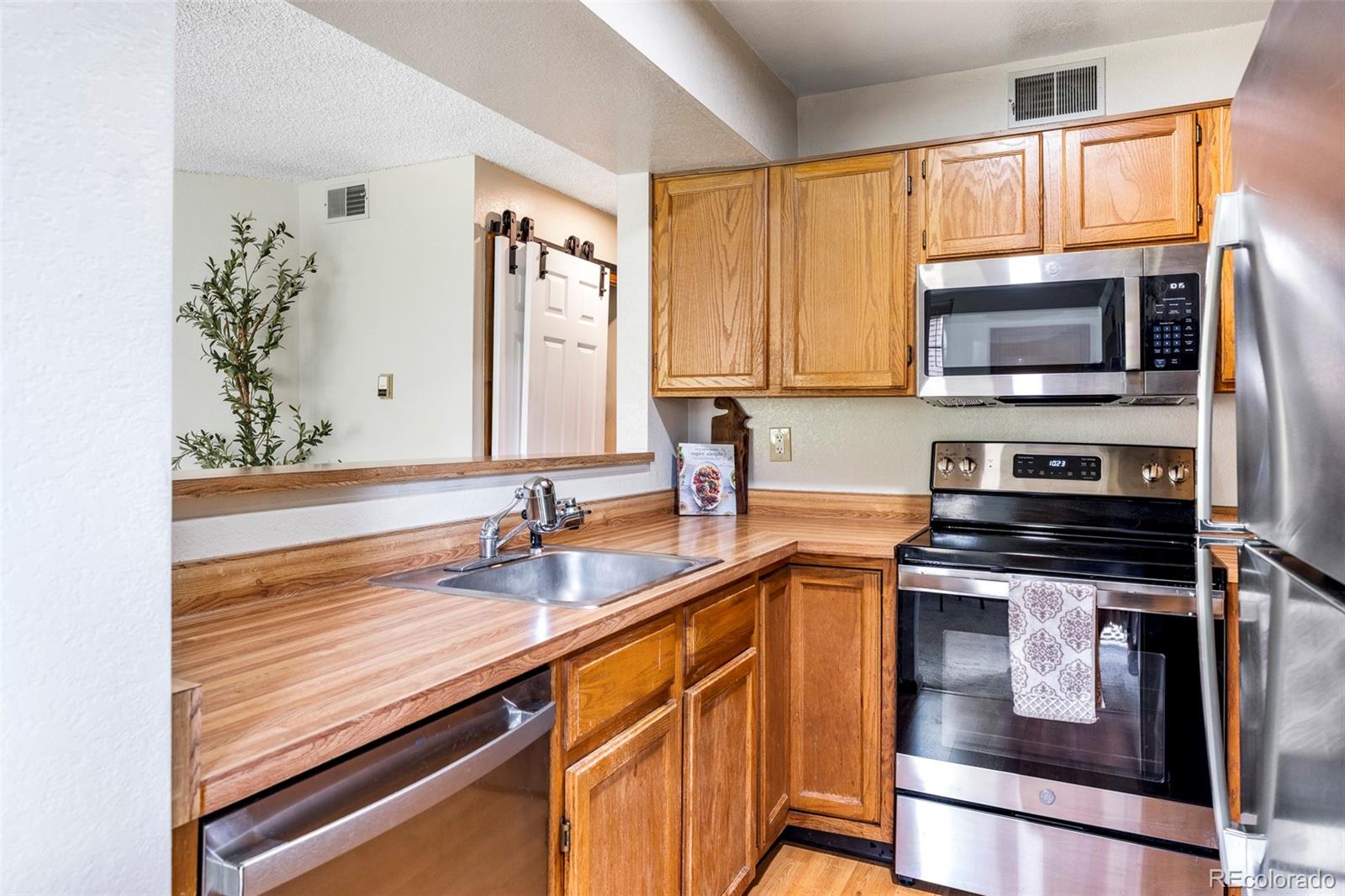 995 S Miller Street Lakewood CO 80226