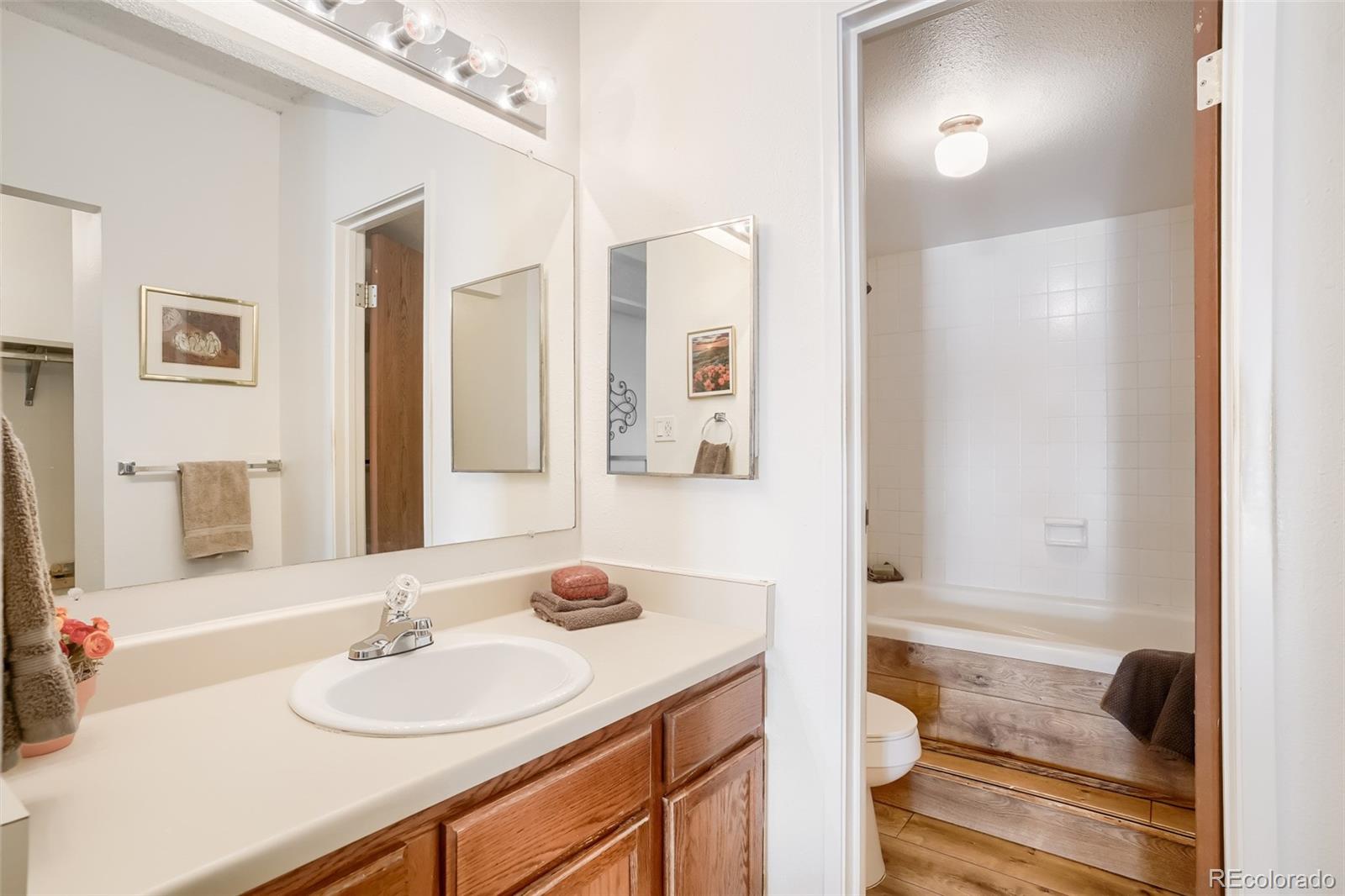 1011 S Ironton Street Aurora CO 80012