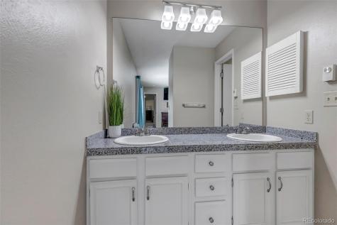 2419 S Worchester Court Aurora CO 80014