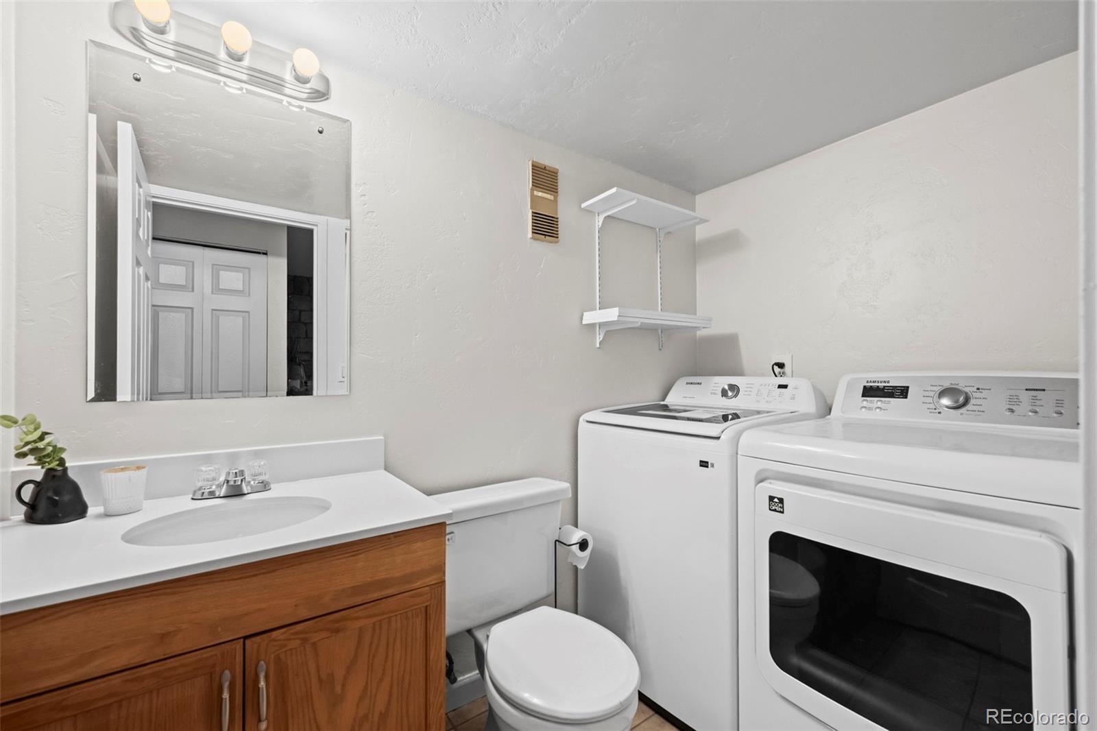 381 S Ames Street Lakewood CO 80226