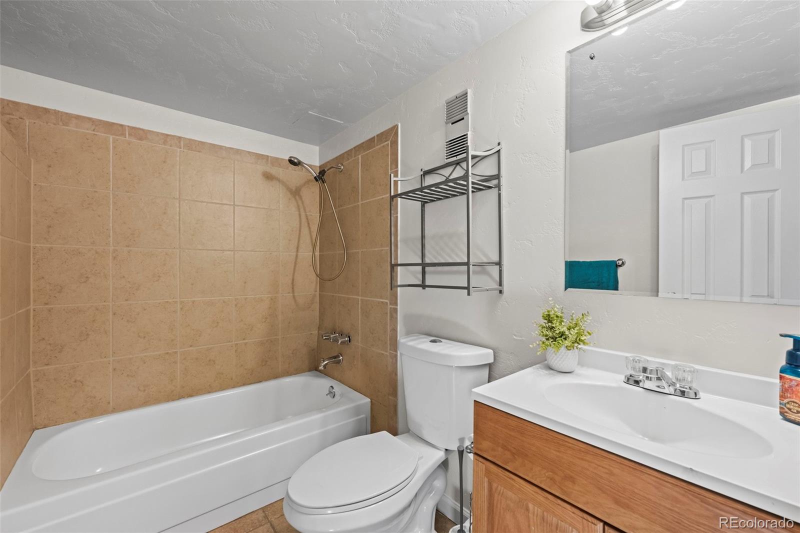 381 S Ames Street Lakewood CO 80226