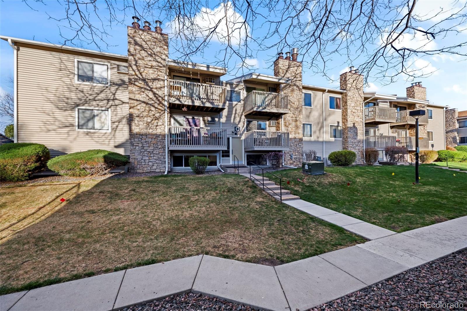 381 S Ames Street Lakewood CO 80226