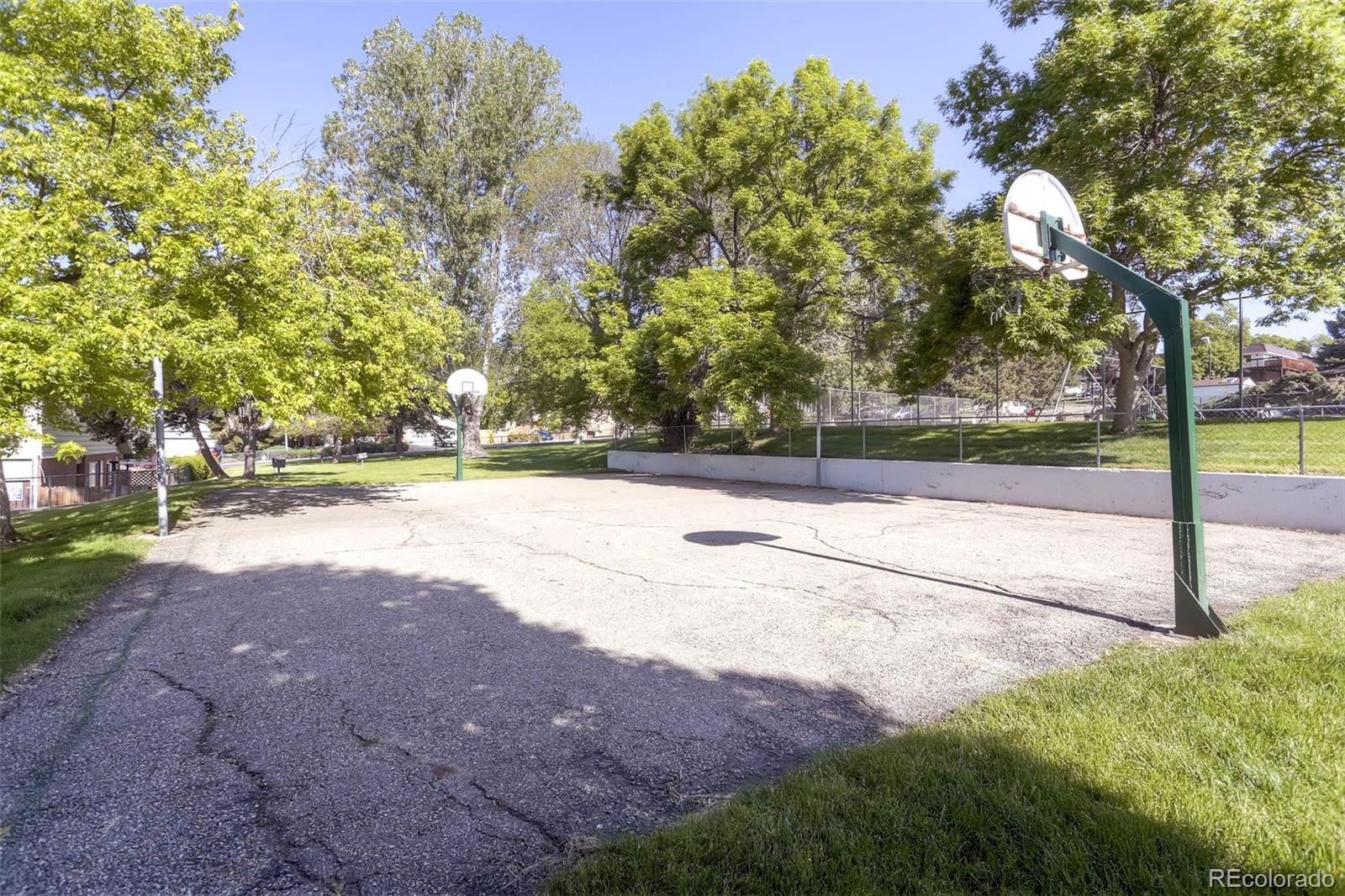 9859 Croke Drive Denver CO 80260