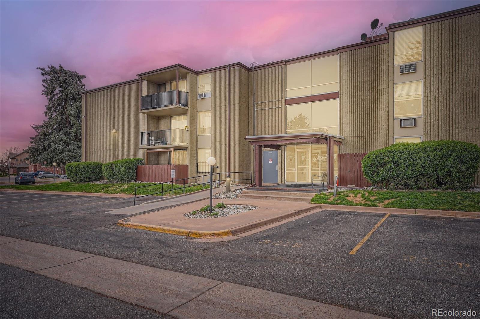 2231 S Vaughn Way Aurora CO 80014