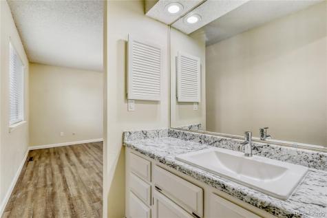 204 S Eagle Circle Aurora CO 80012