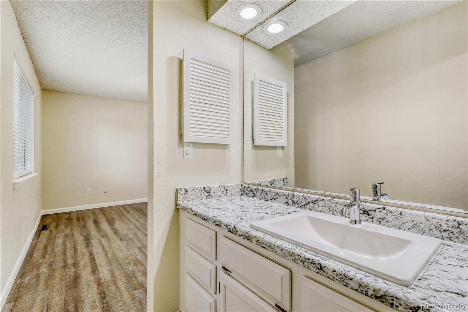 204 S Eagle Circle Aurora CO 80012