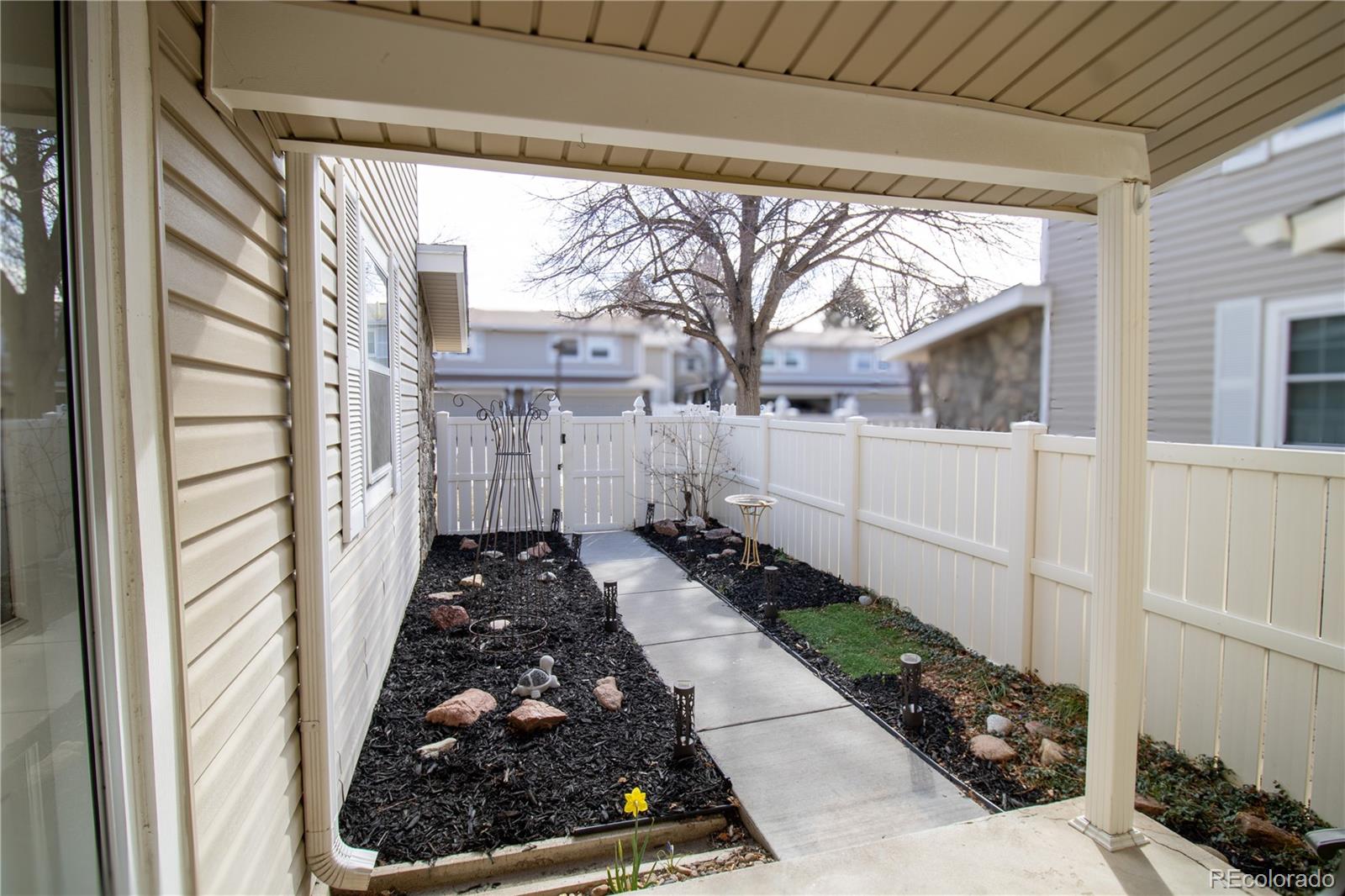2752 S Heather Gardens Way Aurora CO 80014