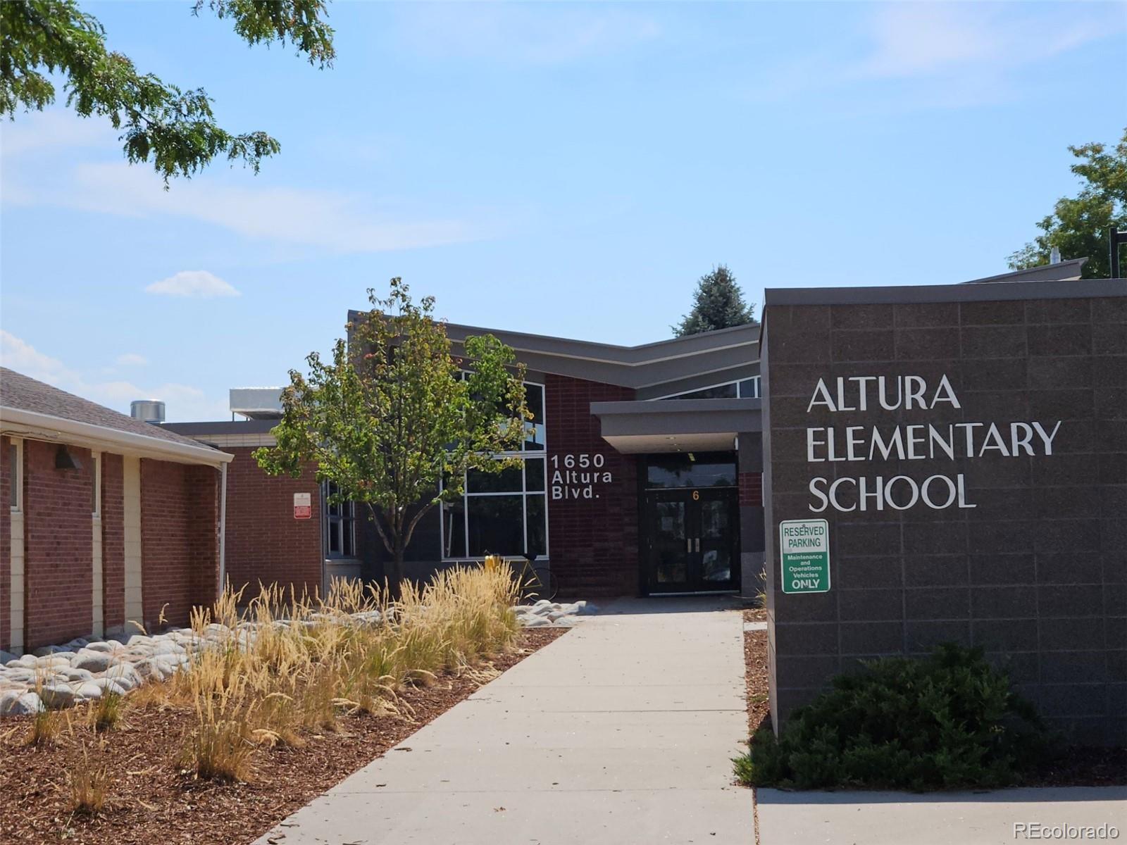 1614 Granby Way Aurora CO 80011