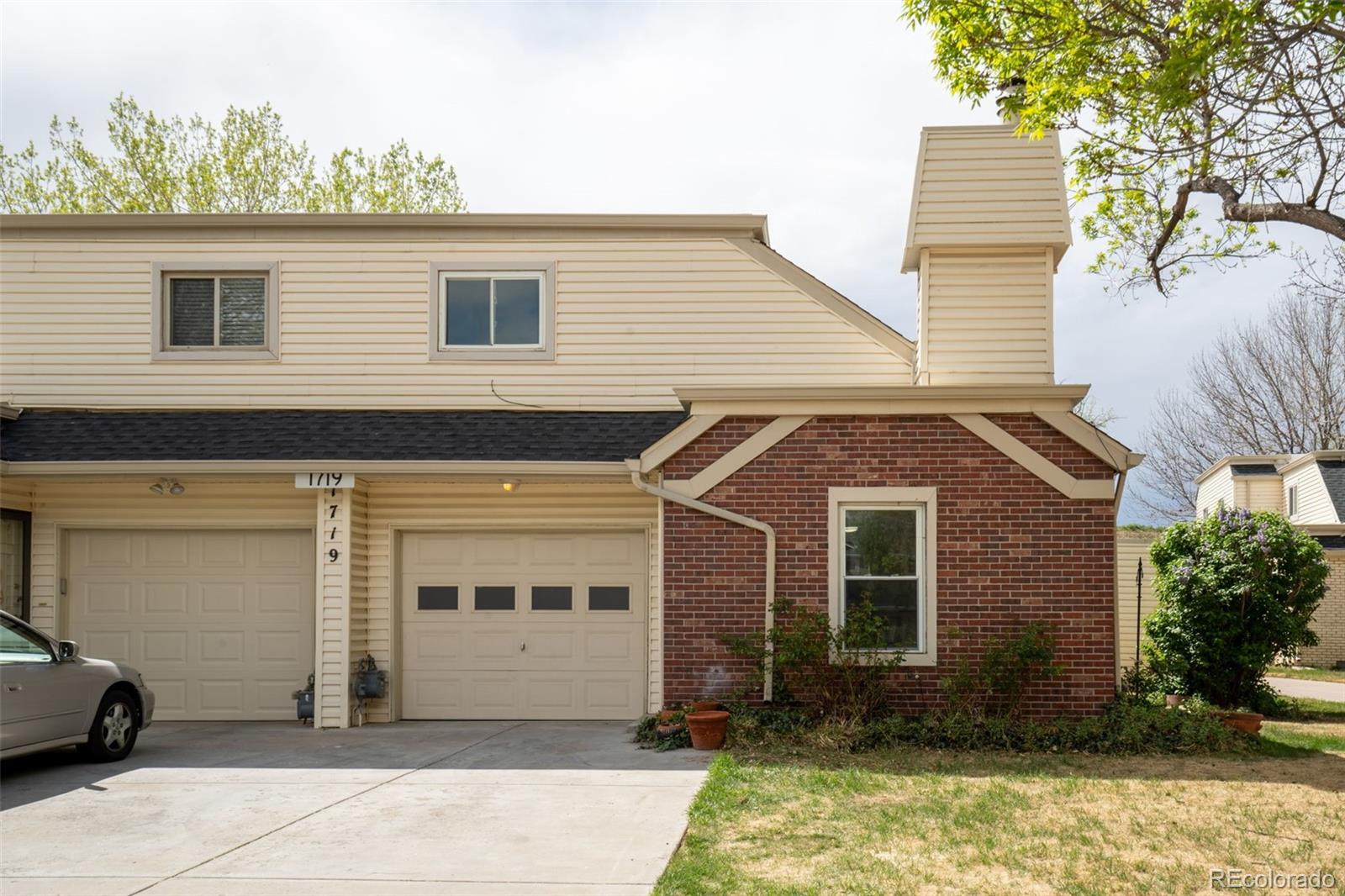 1719 S Lee Street Lakewood CO 80232