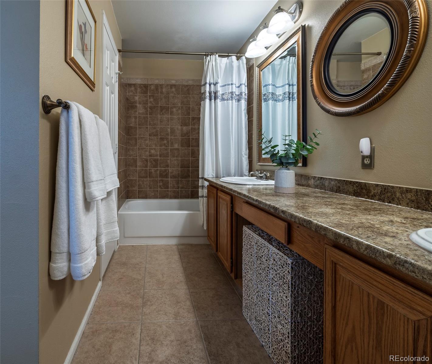 8227 S High Court Centennial CO 80122