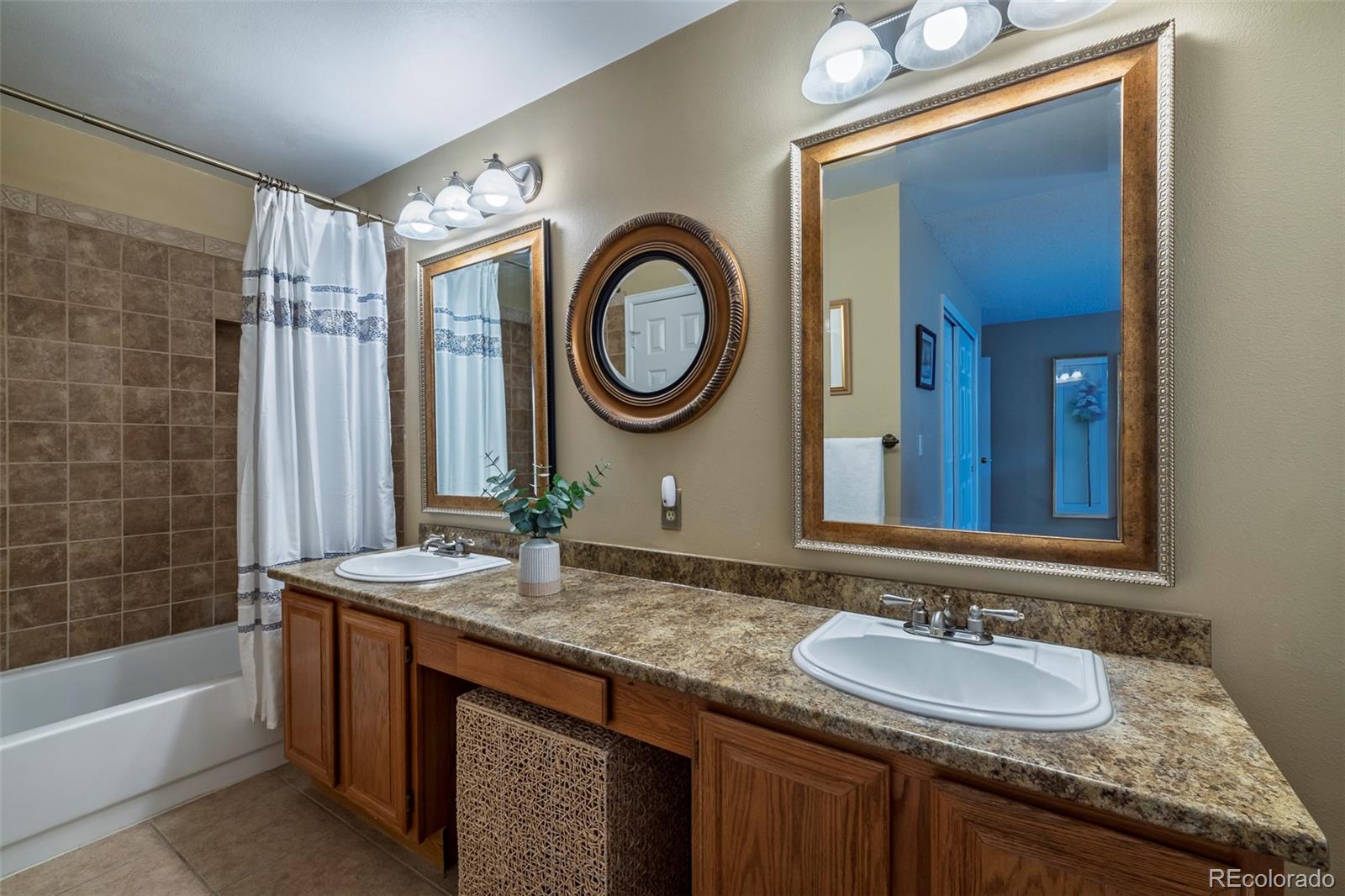8227 S High Court Centennial CO 80122