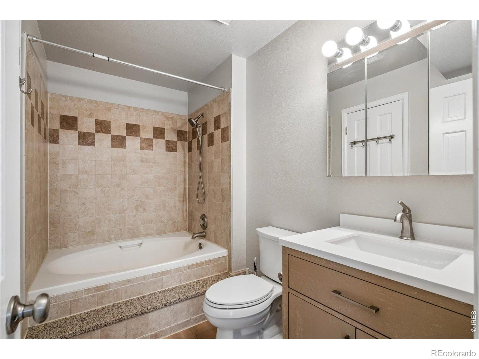 844 S Vance Street Lakewood CO 80226