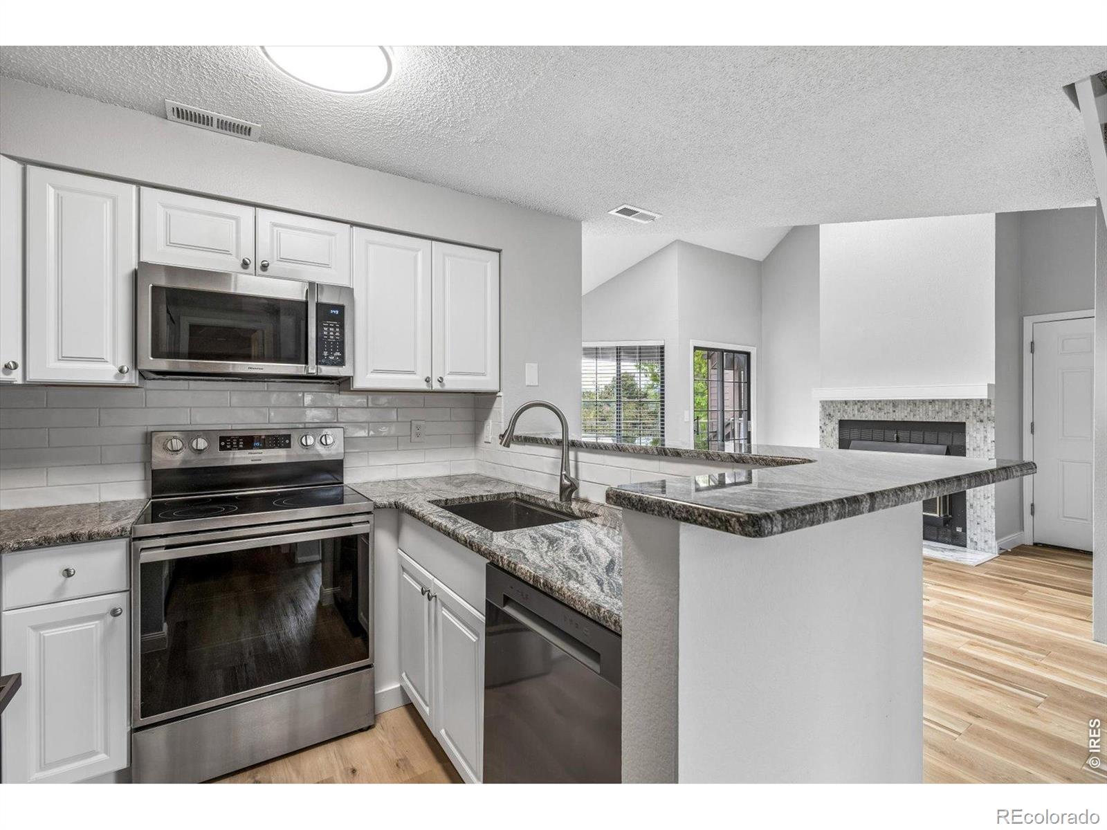 844 S Vance Street Lakewood CO 80226