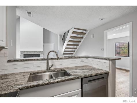 844 S Vance Street Lakewood CO 80226