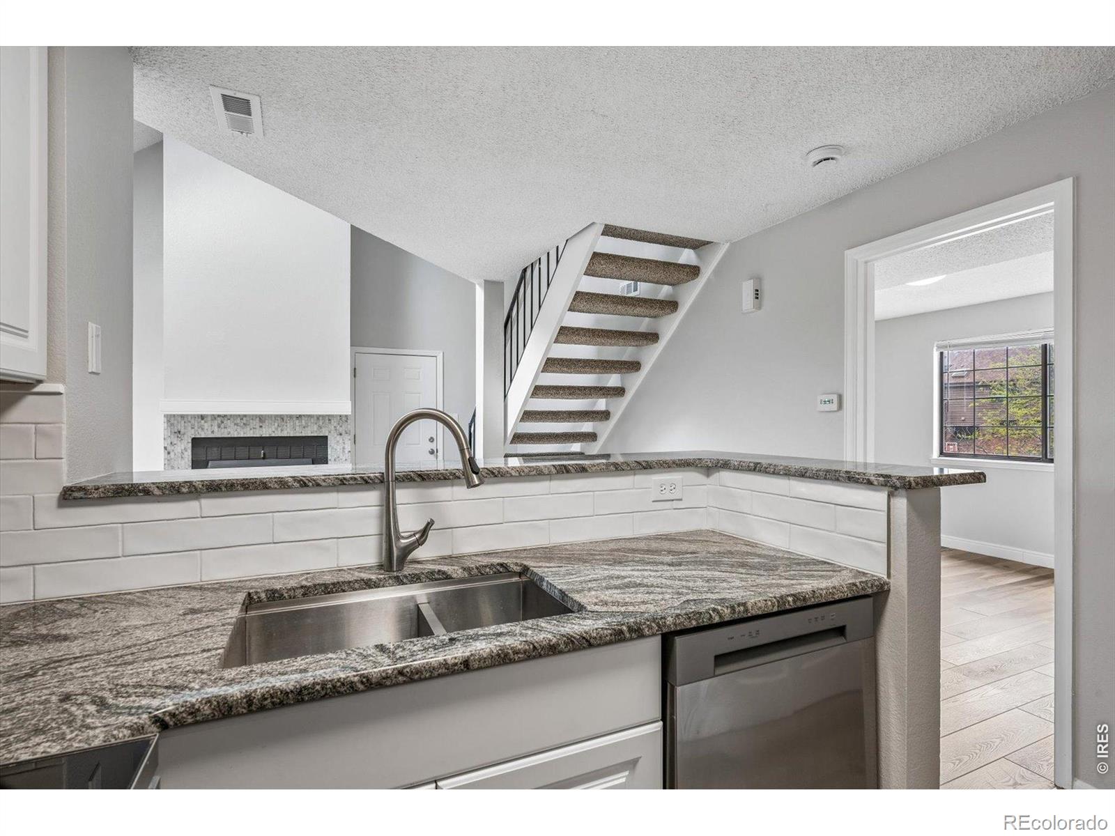 844 S Vance Street Lakewood CO 80226