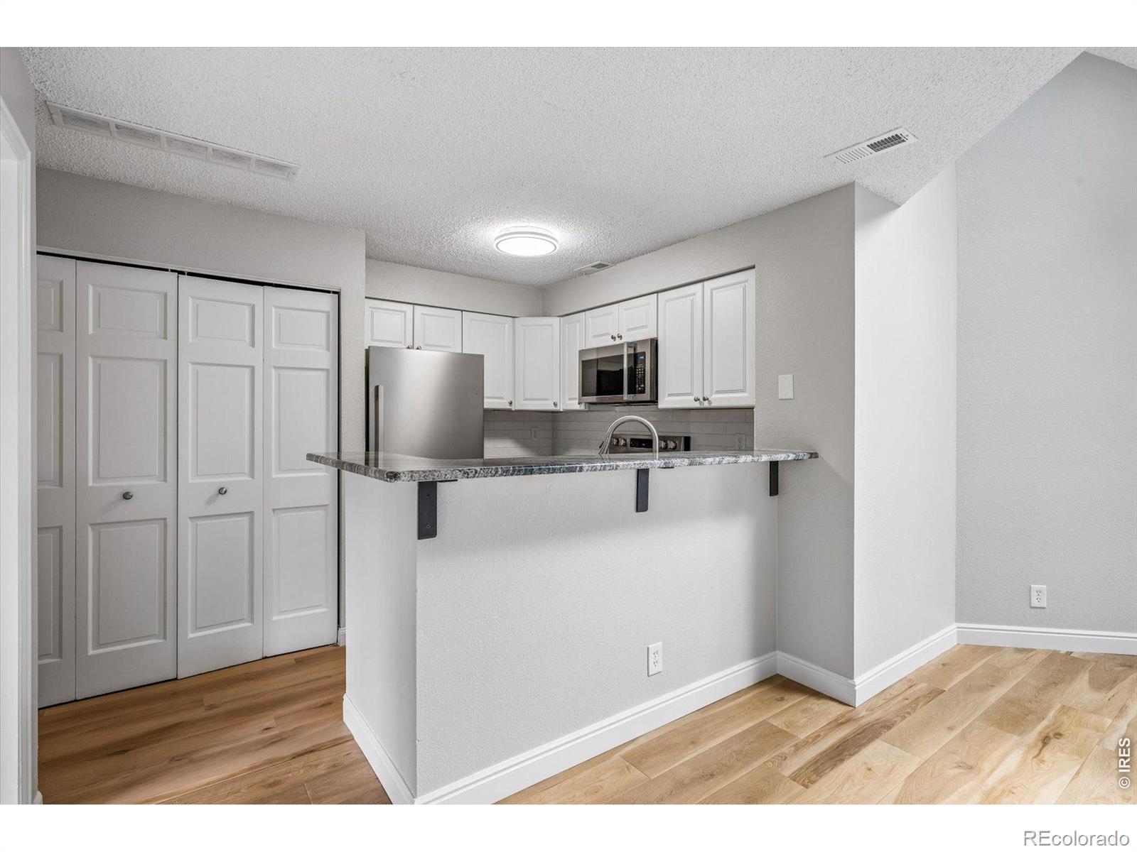 844 S Vance Street Lakewood CO 80226