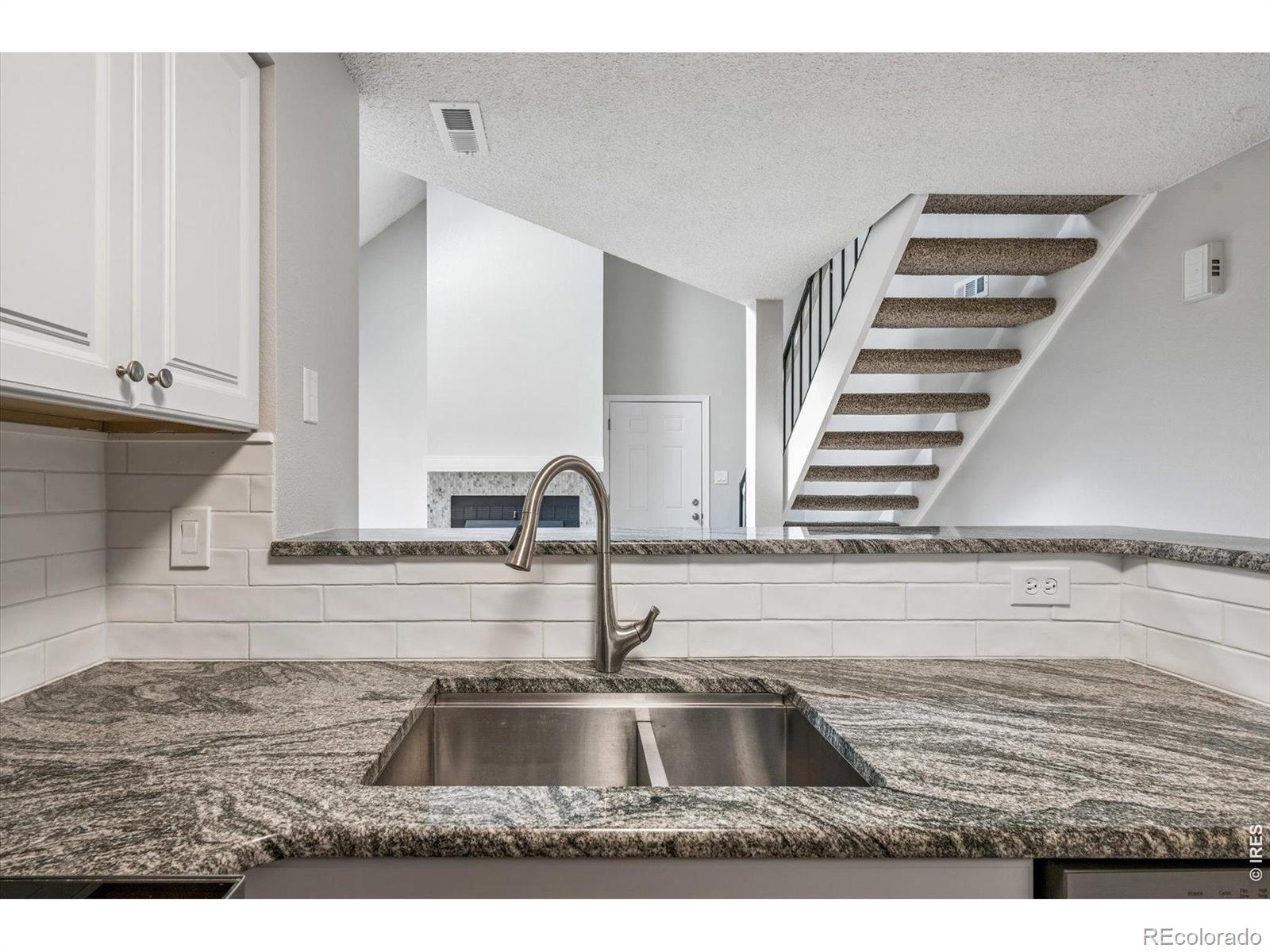 844 S Vance Street Lakewood CO 80226