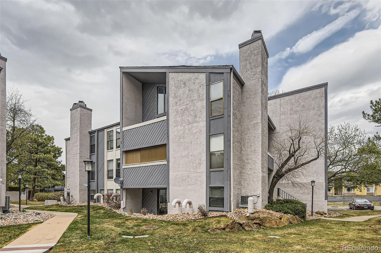 9867 E Peakview Avenue Englewood CO 80111