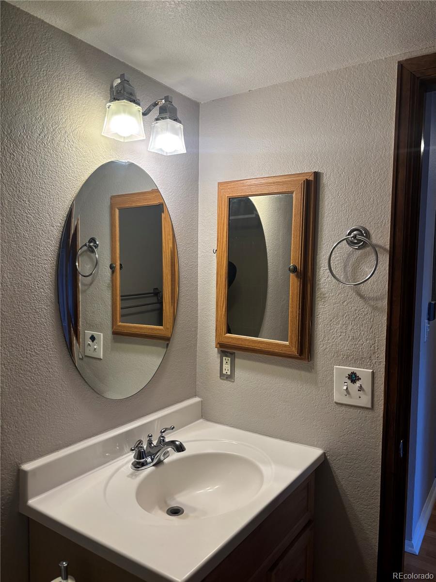 826 S Vance Street Lakewood CO 80226