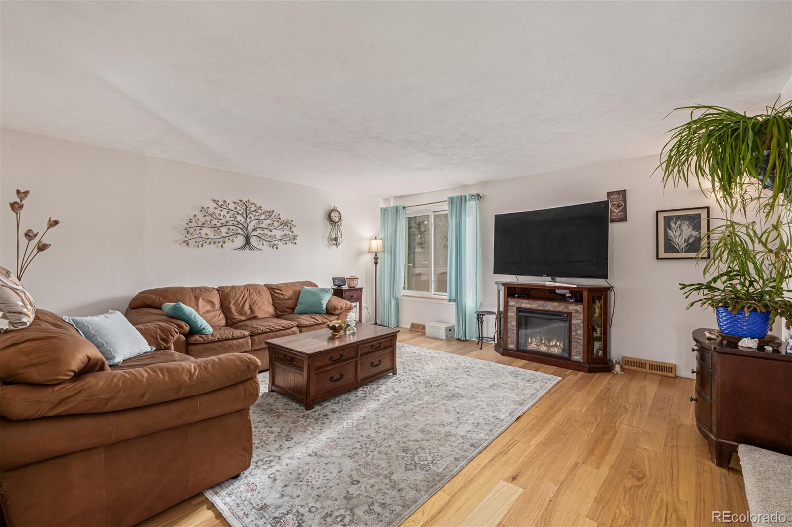 4233 E Maplewood Way Centennial CO 80121