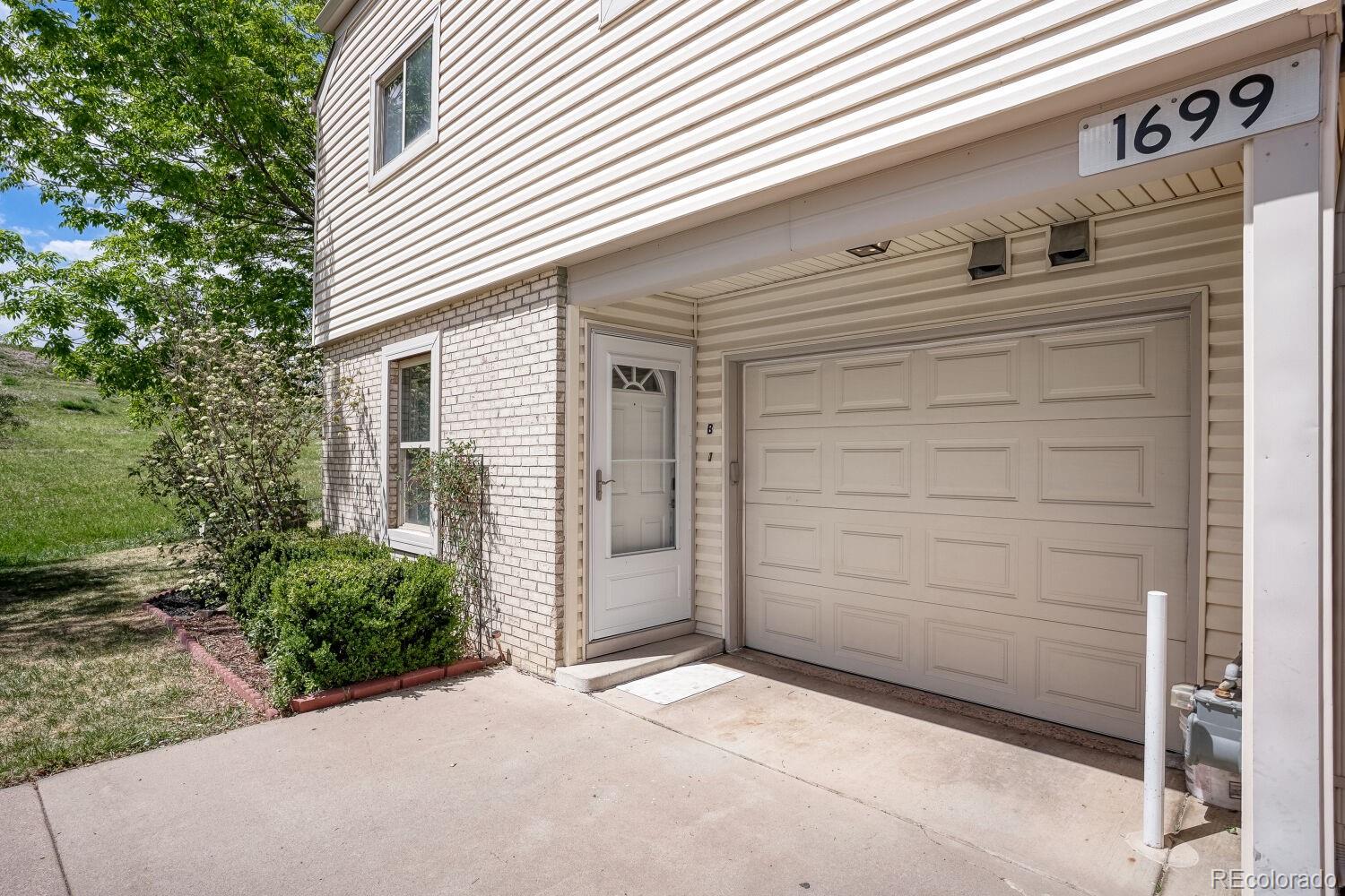1699 S Lee Street Lakewood CO 80232