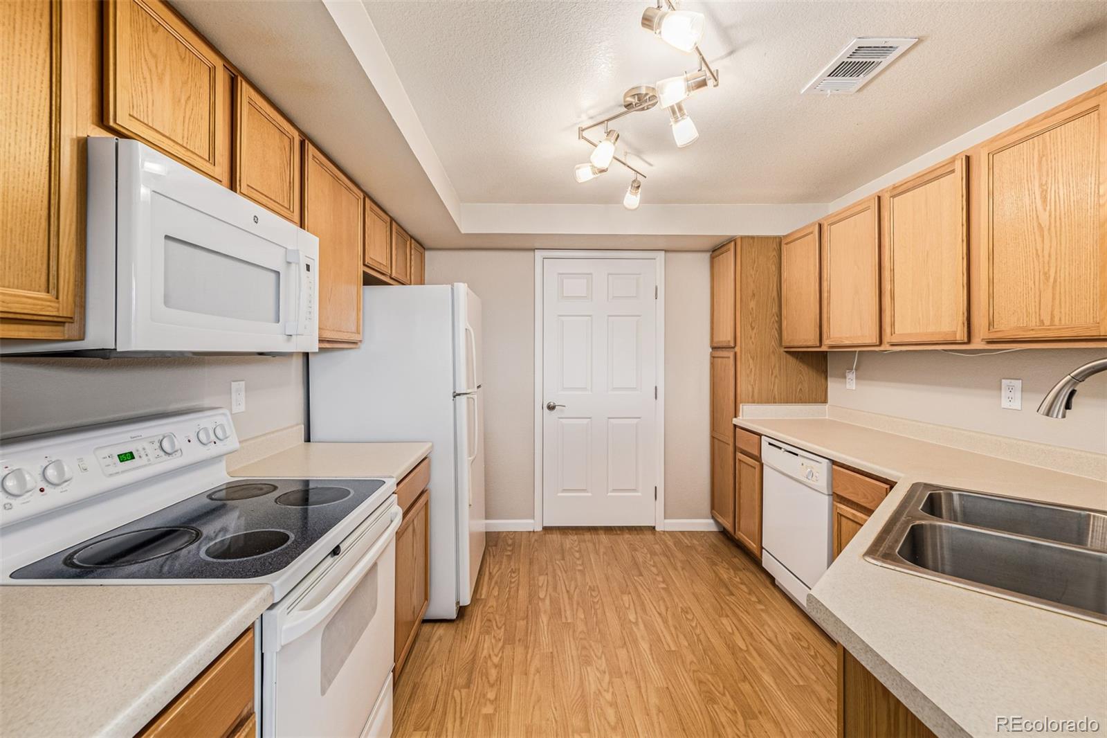 5726 N Genoa Way Aurora CO 80019