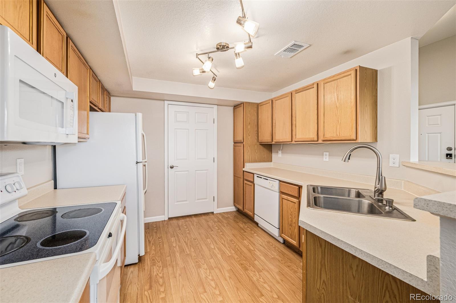 5726 N Genoa Way Aurora CO 80019