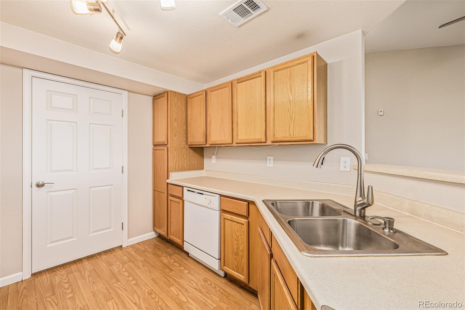 5726 N Genoa Way Aurora CO 80019