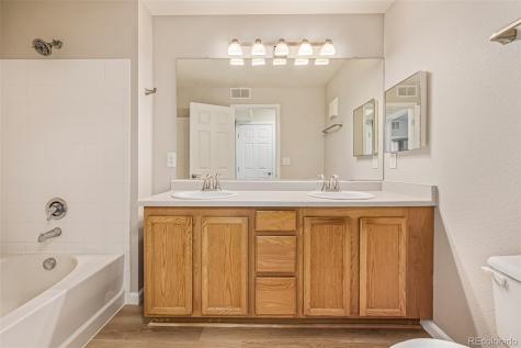5726 N Genoa Way Aurora CO 80019