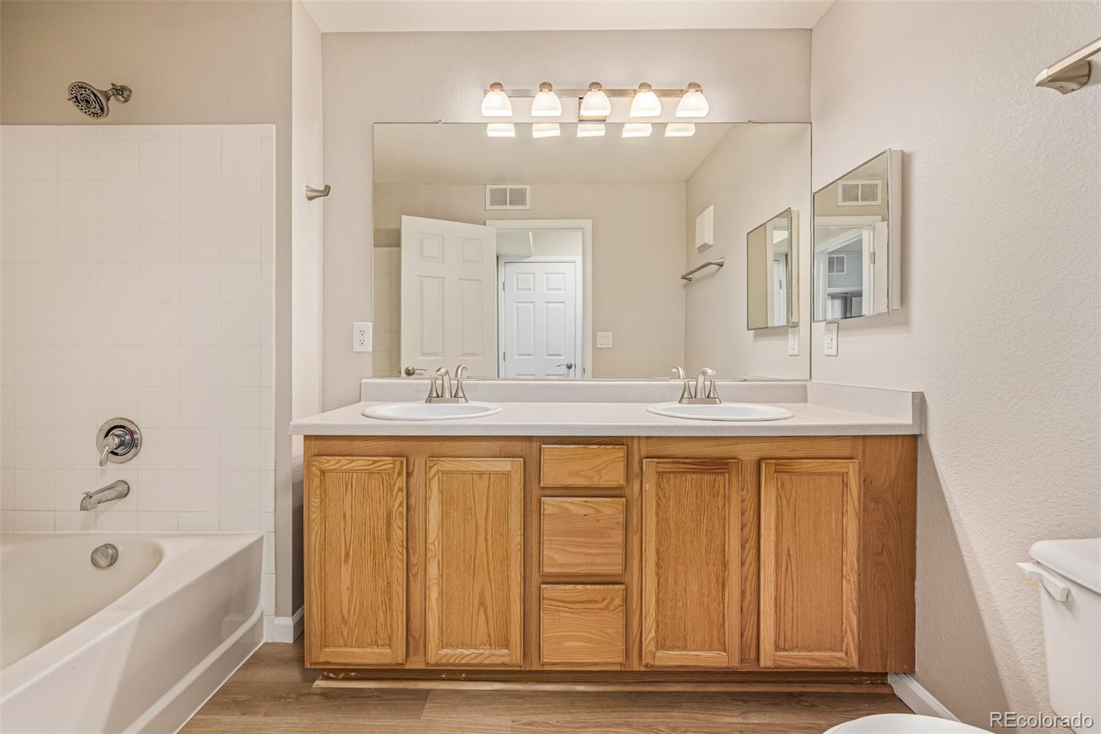 5726 N Genoa Way Aurora CO 80019