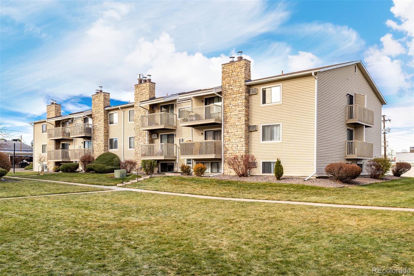 381 S Ames Street Lakewood CO 80226