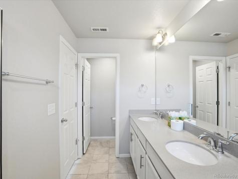 8260 S Trails Edge Court Centennial CO 80112