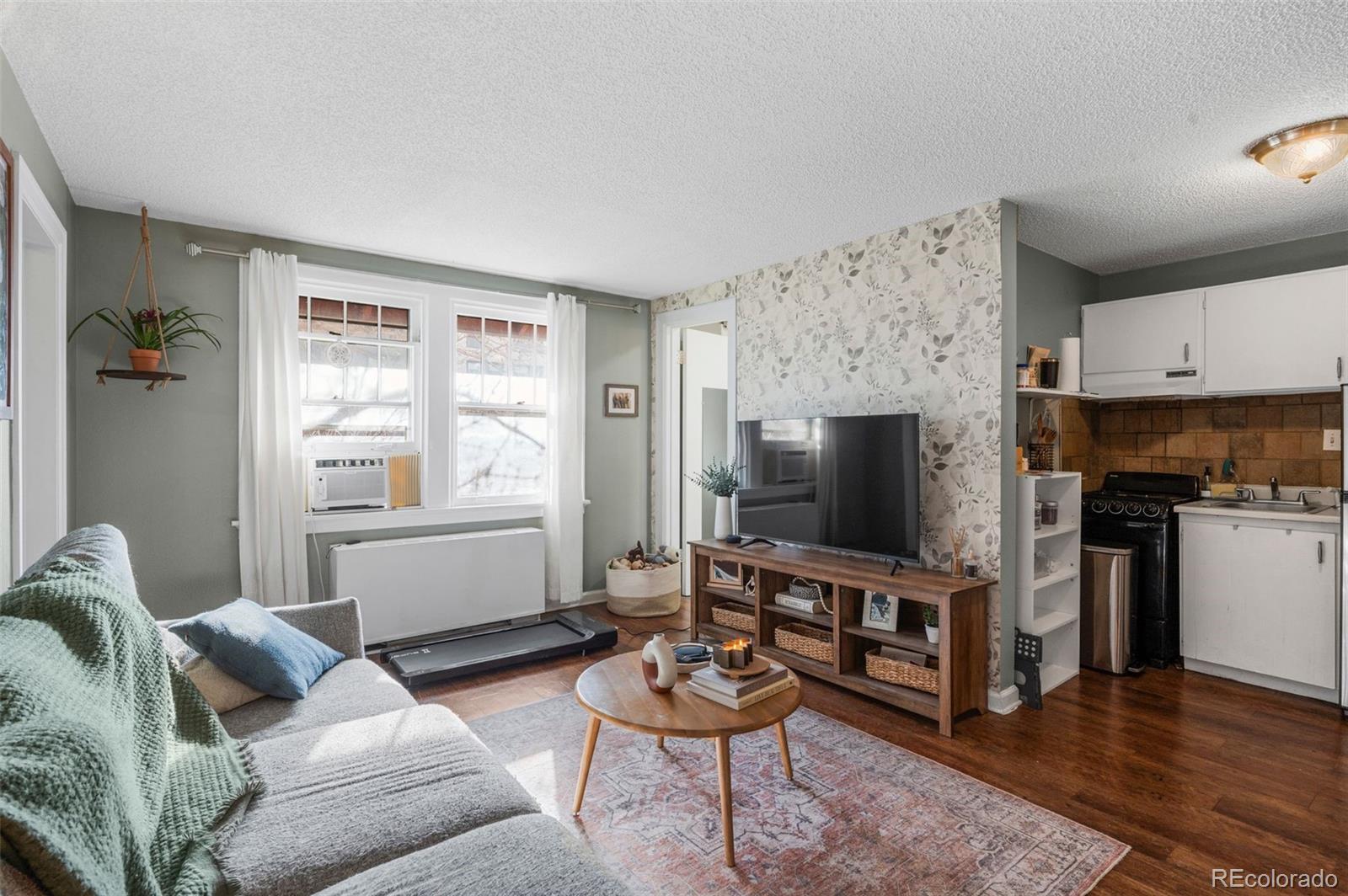 Denver CO, 2101 S Josephine Street, Unit 202