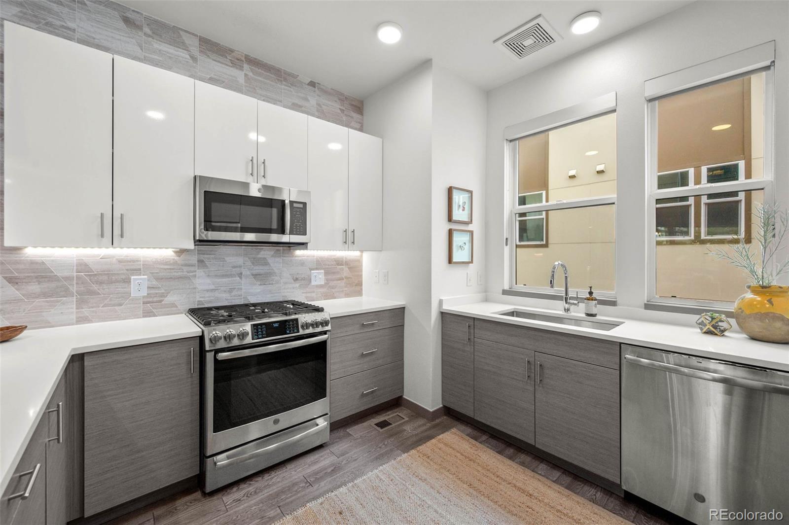 2200 Tremont Place Denver CO 80205