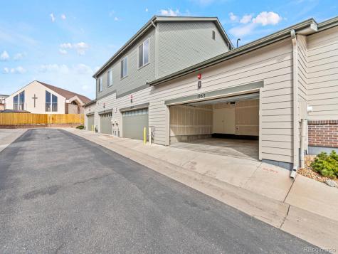 19515 E Sunset Circle Centennial CO 80015