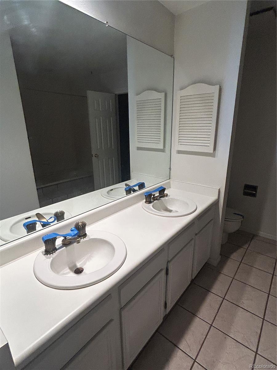 2002 S Worchester Way Aurora CO 80014