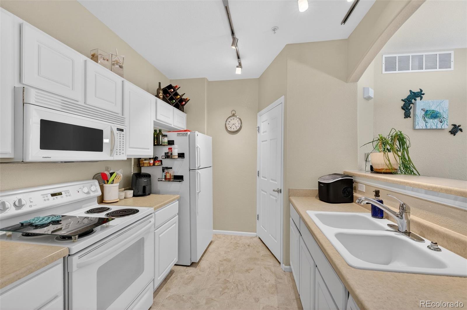 5255 Memphis Street Denver CO 80239