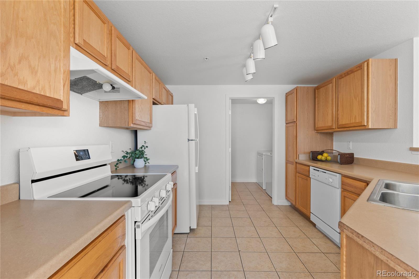 5756 N Genoa Way Aurora CO 80019