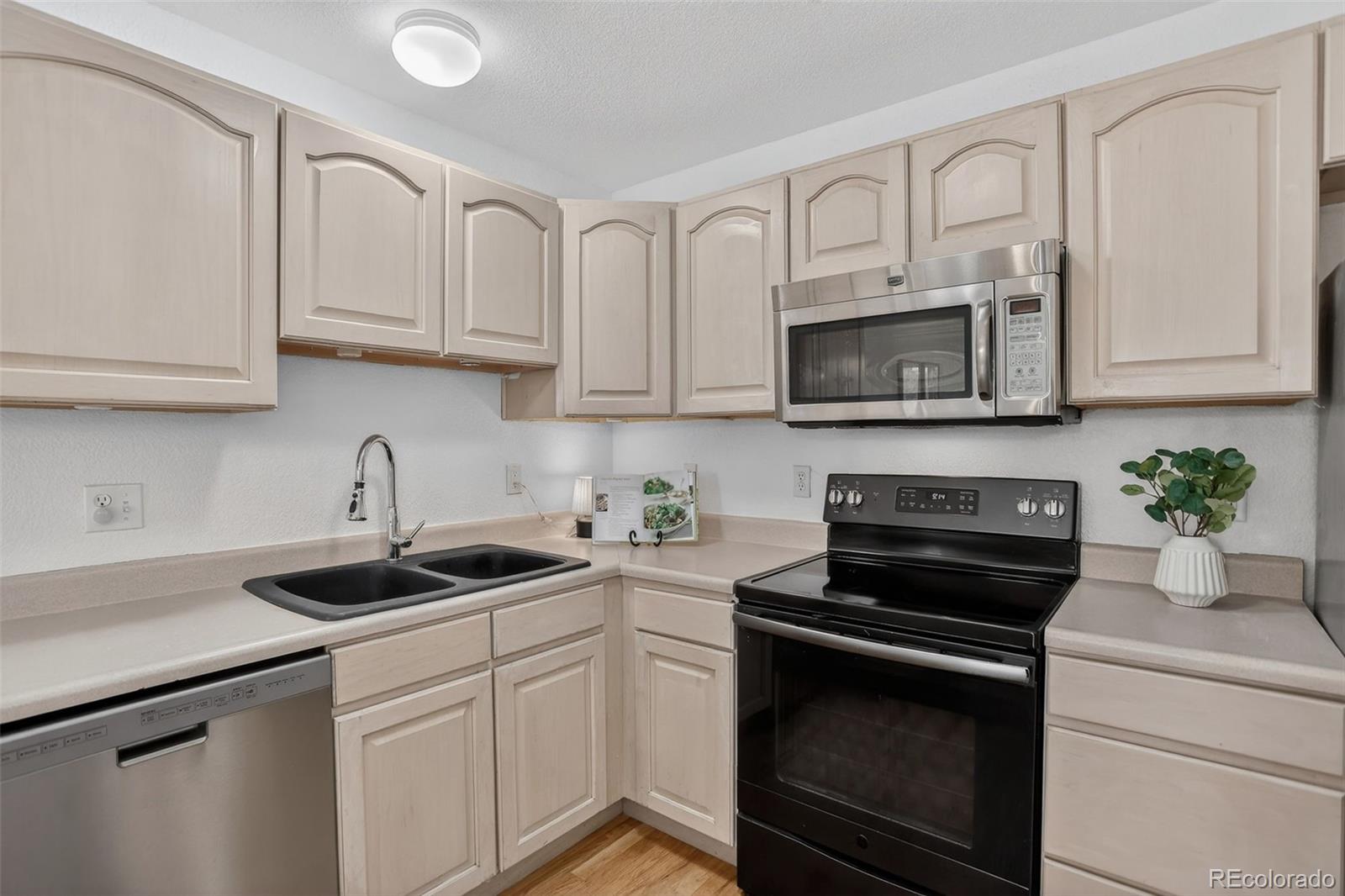 792 Gateway Circle Lafayette CO 80026