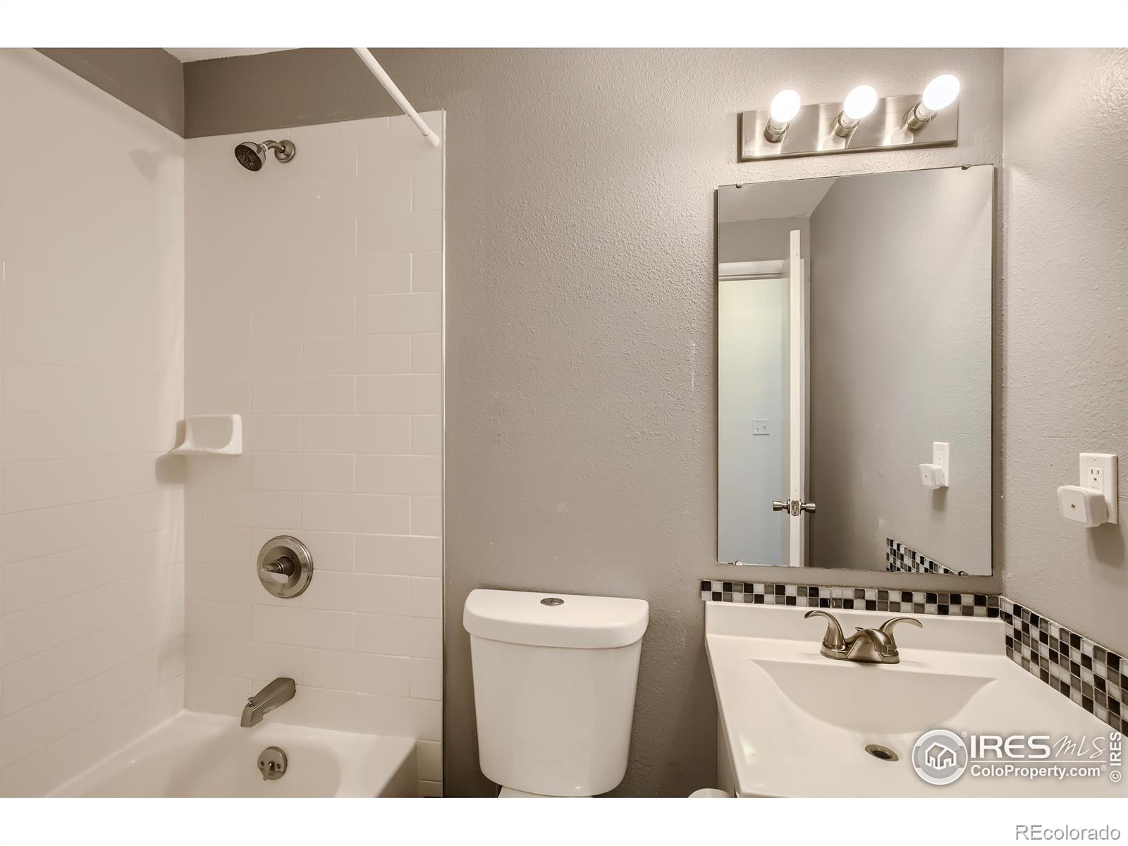 2138 Collyer Street Longmont CO 80501