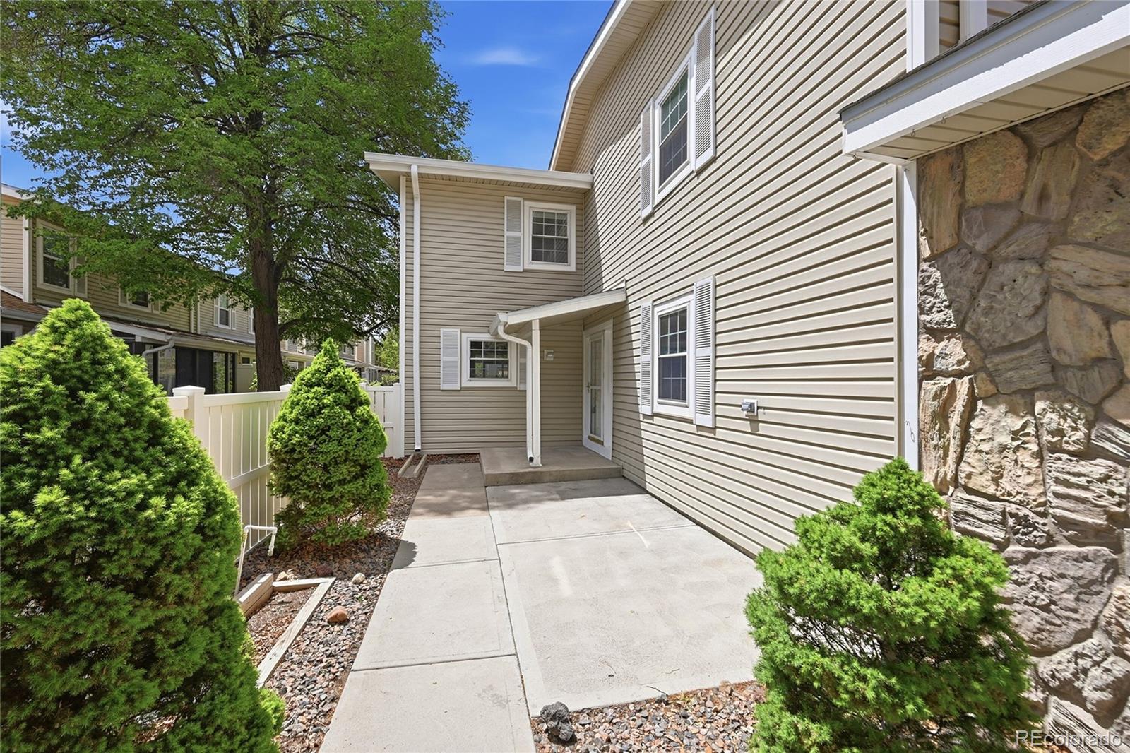 2770 S Heather Gardens Way Aurora CO 80014