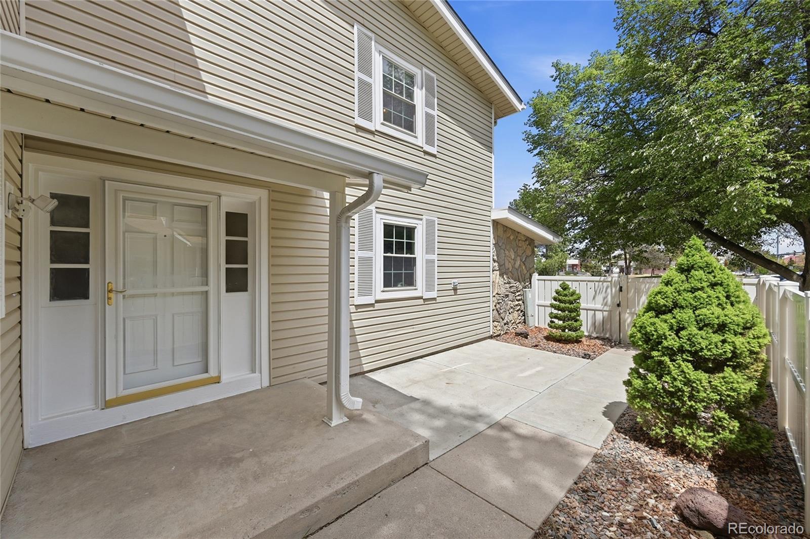 2770 S Heather Gardens Way Aurora CO 80014