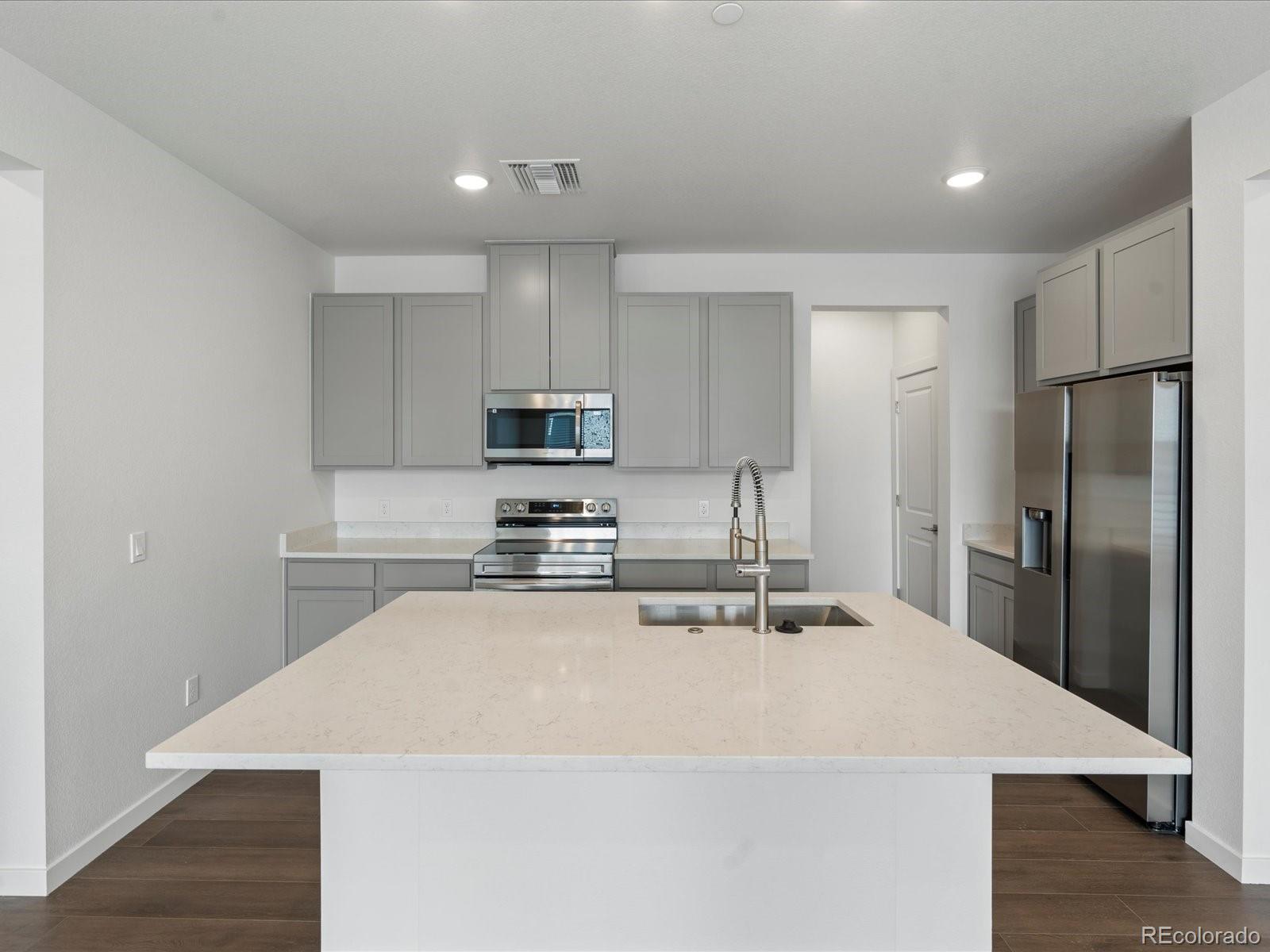 6153 N Ceylon Street Denver CO 80249
