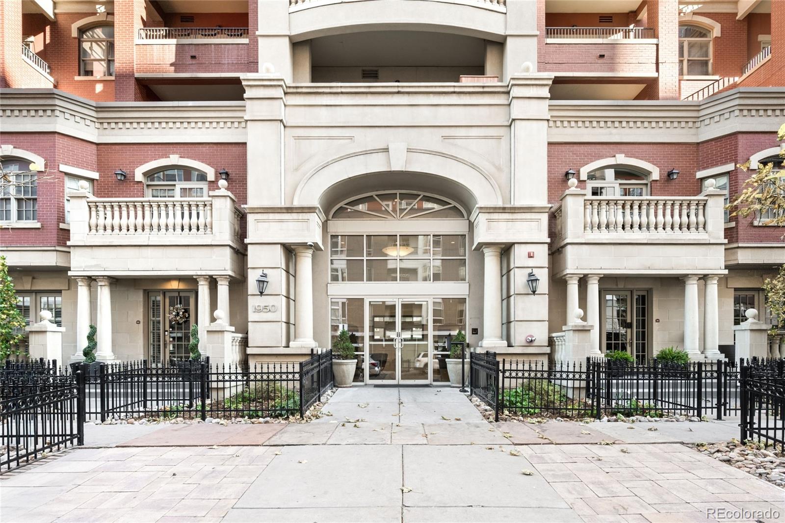 Denver CO, 1950 N Logan Street, Unit 901