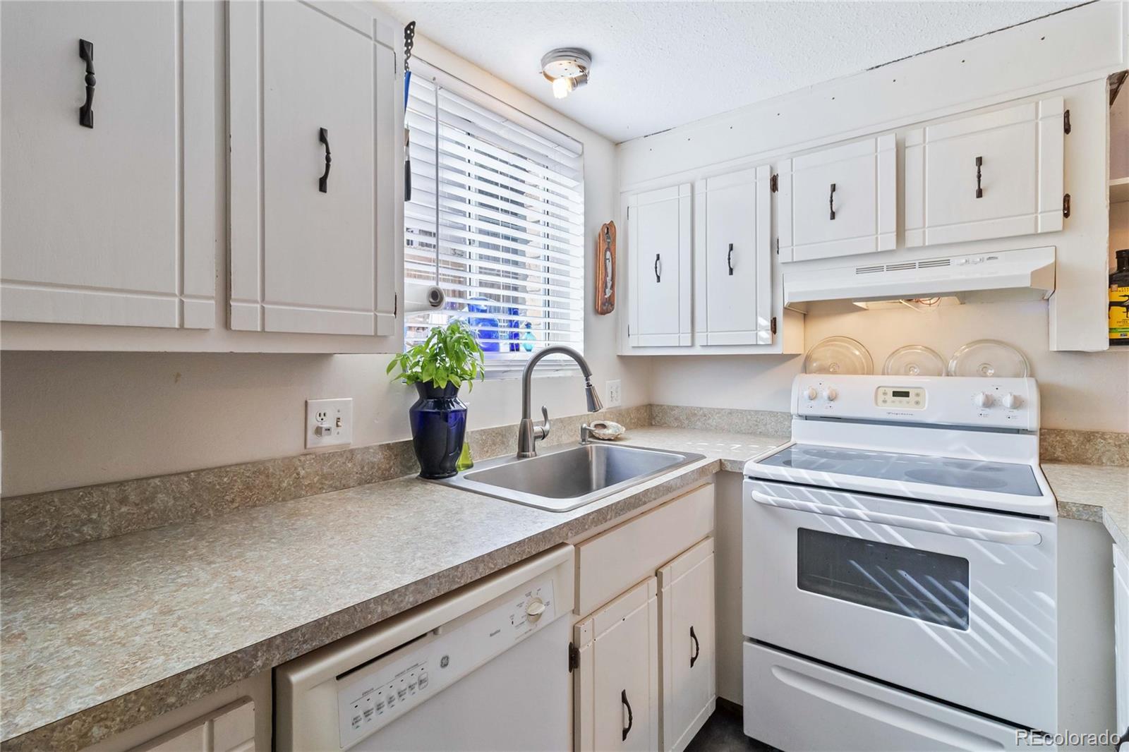 1390 Everett Court Lakewood CO 80215