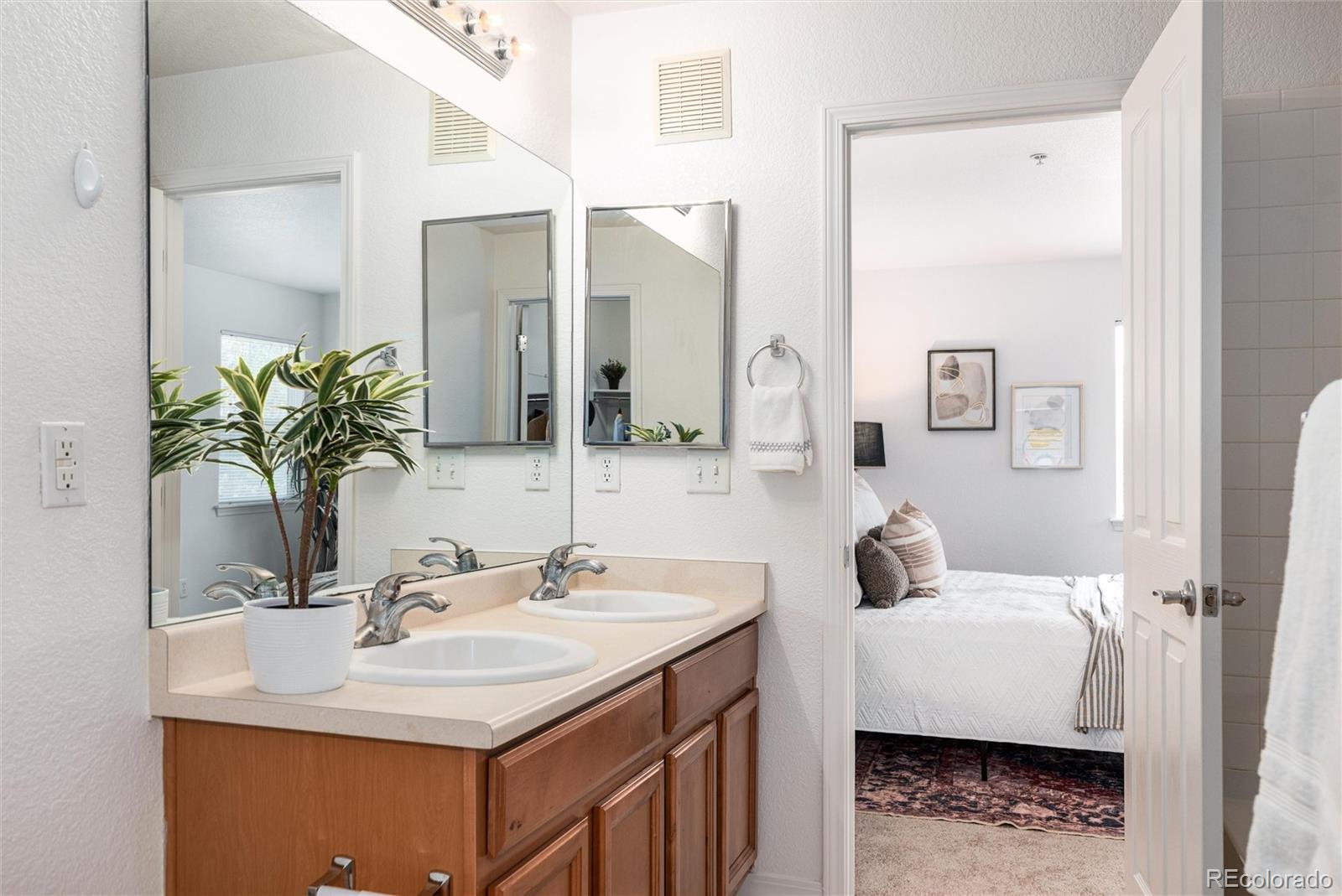 23501 Alamo Place Aurora CO 80016