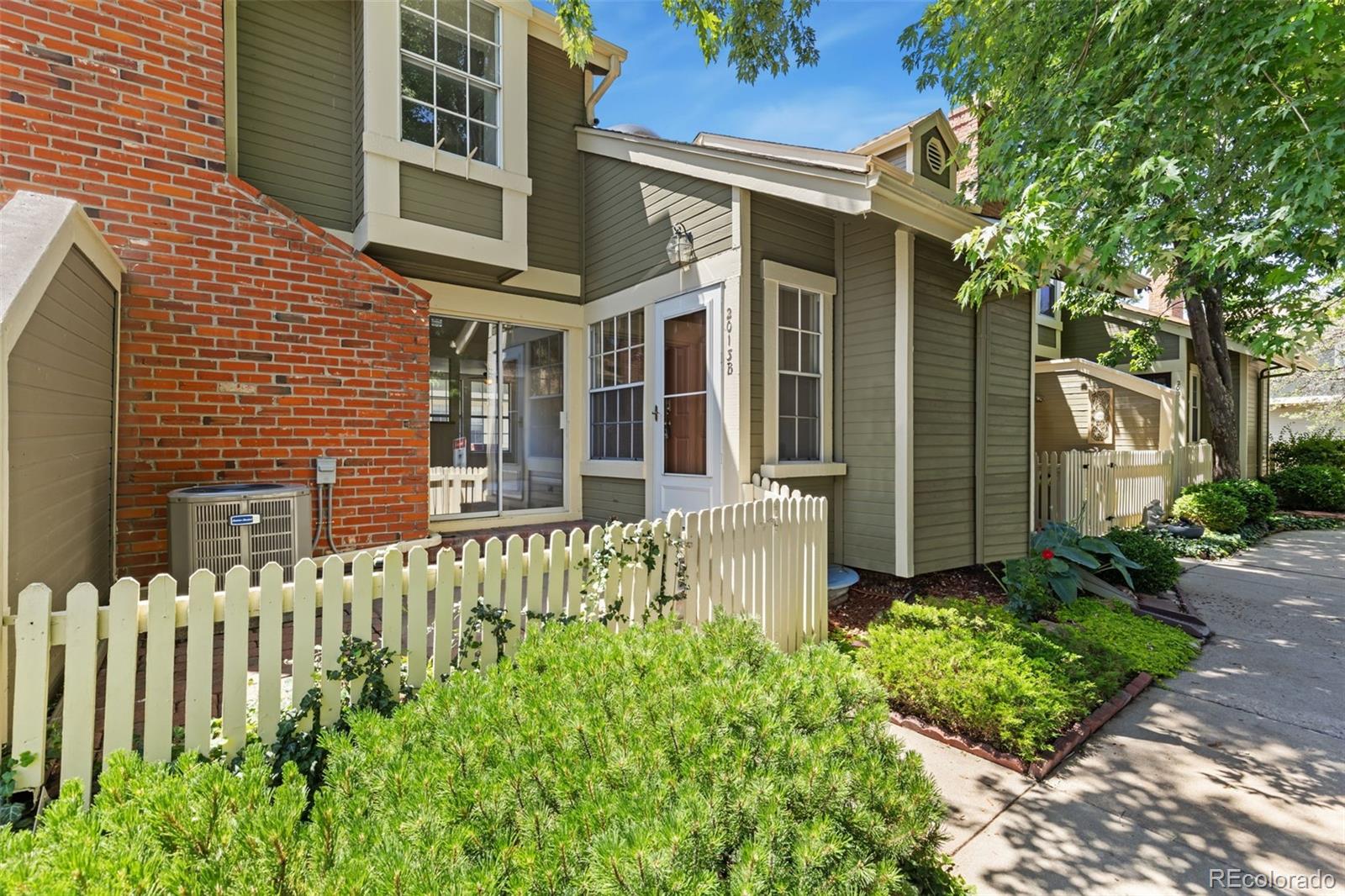 2013 S Helena Street Aurora CO 80013